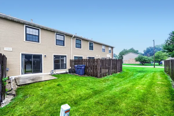 4132 Brentwood LN, Waukegan, IL 60087