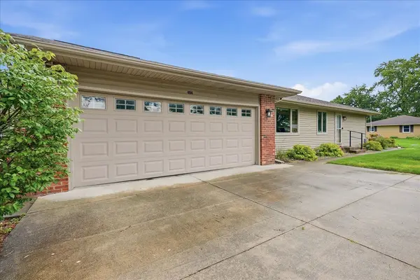 404 Clayton DR, Watseka, IL 60970