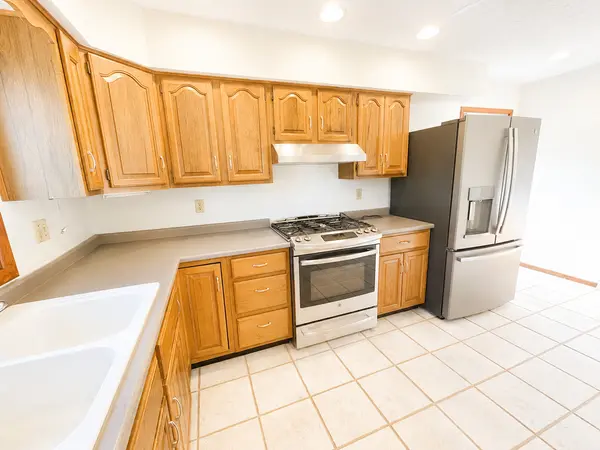 404 Clayton DR, Watseka, IL 60970