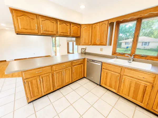 404 Clayton DR, Watseka, IL 60970