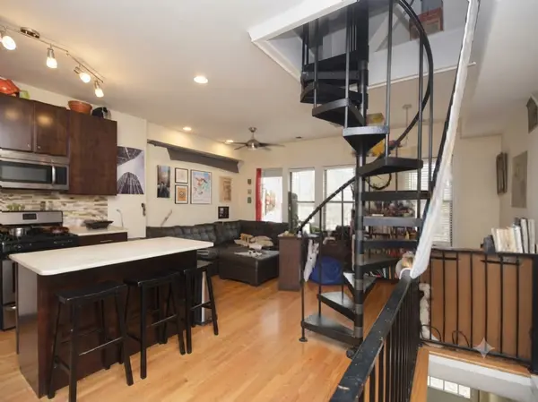 2110 W 18th PL, Chicago, IL 60608