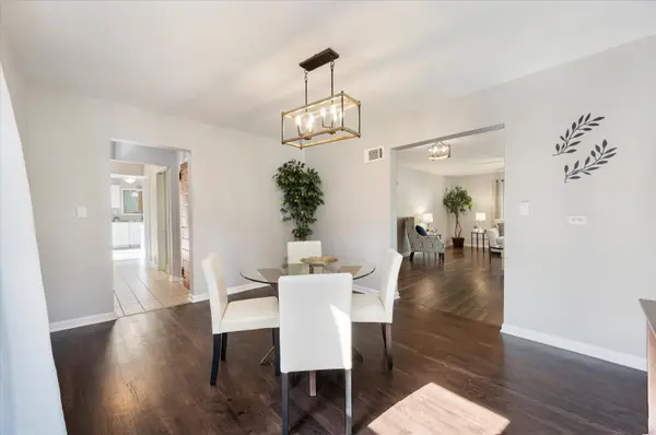16W661 White Pine RD, Bensenville, IL 60106