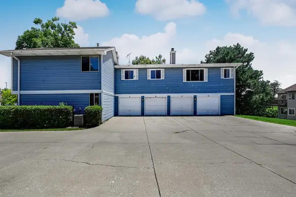 2401 Brunswick CIR #C, Woodridge, IL 60517