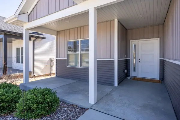 1311 Heights CT, Bettendorf, IA 52722