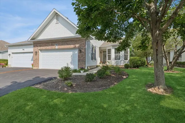 350 Woodhill DR, Carol Stream, IL 60188