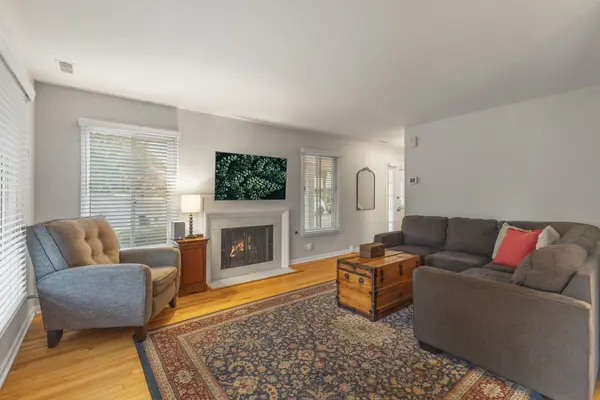 449 Old Surrey RD, Hinsdale, IL 60521