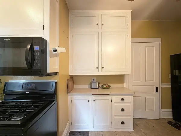 213 Grove ST, Woodstock, IL 60098