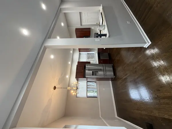 1555 W Rosemont AVE #1, Chicago, IL 60660