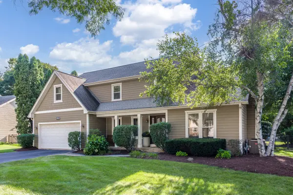 841 Buttonwood CIR, Naperville, IL 60540