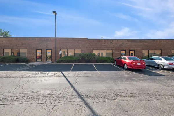 30W270 Butterfield RD #104, Warrenville, IL 60555