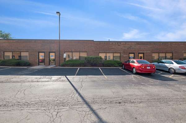 30W270 Butterfield RD #104, Warrenville, IL 60555