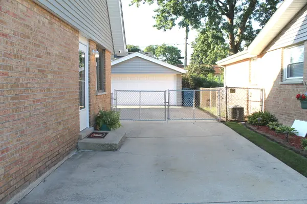 5237 Pleasant LN, Crestwood, IL 60418
