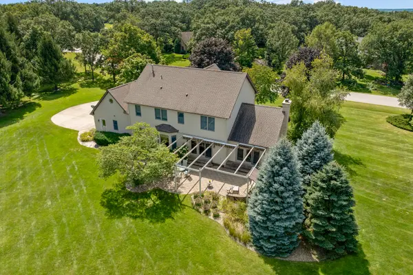 14N829 Sunset DR, Hampshire, IL 60140