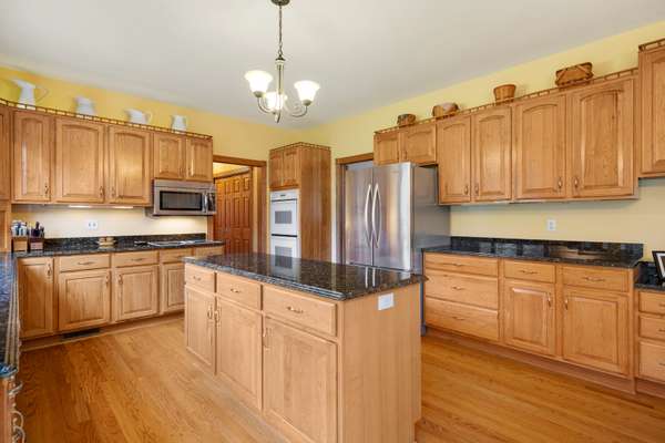 14N829 Sunset DR, Hampshire, IL 60140
