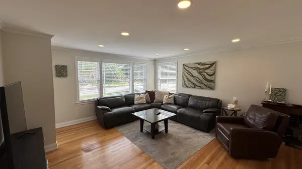 1816 Hull AVE, Westchester, IL 60154