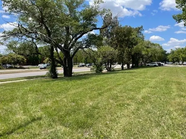 000 N Webb Rd, Wichita, KS 67206