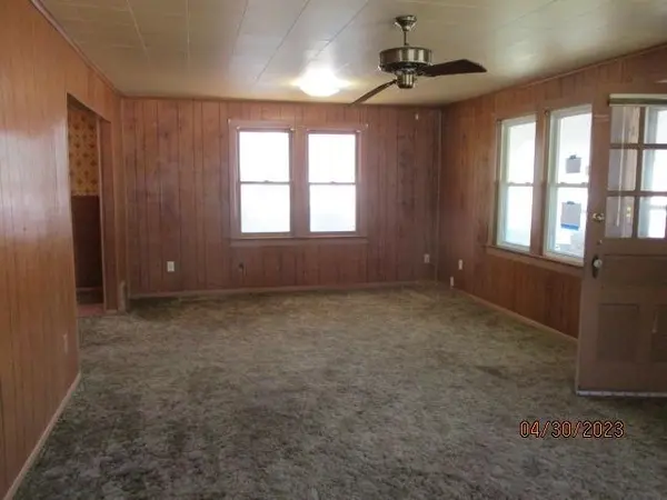 521 E River St, Eureka, KS 67045