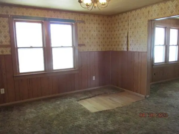 521 E River St, Eureka, KS 67045