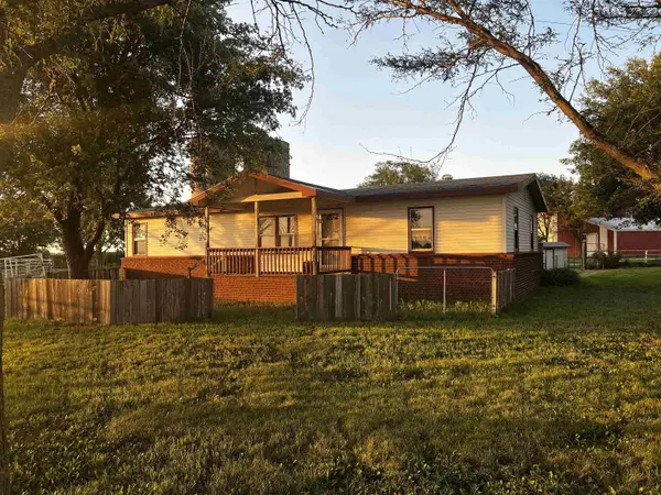 9811 S Meridian Ave, Peck, KS 67120