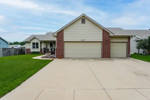 1317 W Jubilee St, Haysville, KS 67060