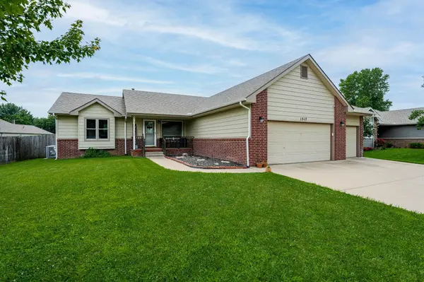 1317 W Jubilee St, Haysville, KS 67060