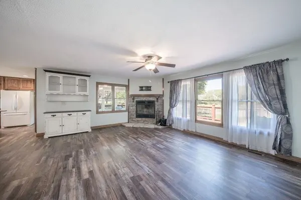 11402 N West St, Valley Center, KS 67147