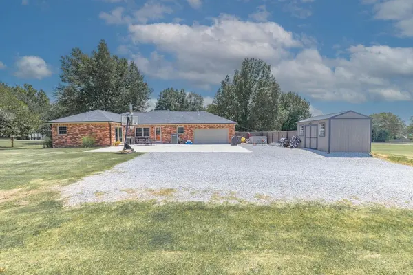 2208 Pinecrest Ct, Arkansas City, KS 67005