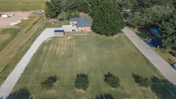 2208 Pinecrest Ct, Arkansas City, KS 67005