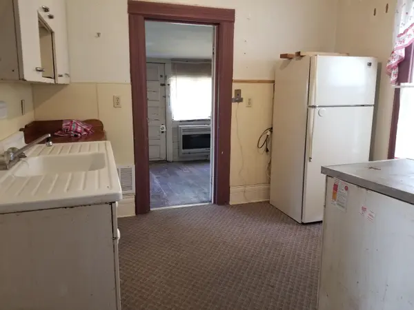 807 N Elm St, Eureka, KS 67045
