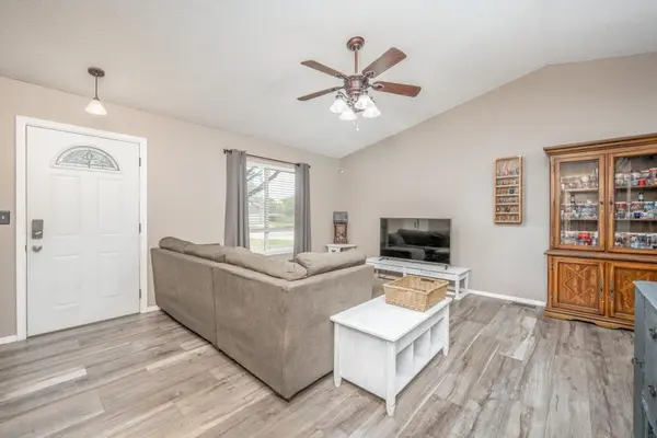5421 S WASHINGTON AVE, Wichita, KS 67216