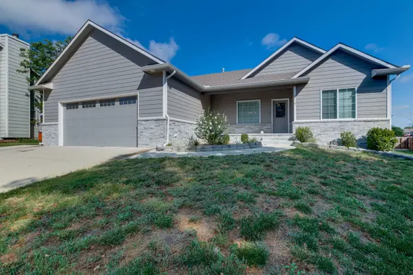 2718 N Beacon Hill Ct, Wichita, KS 67220
