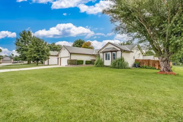 9102 W Central Park Ct, Wichita, KS 67205