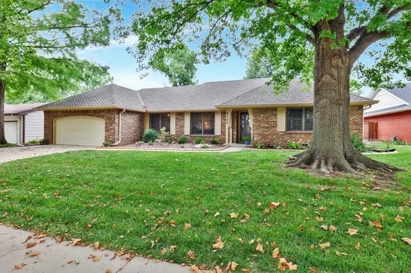 8302 E Brentmoor Lane, Wichita, KS 67206