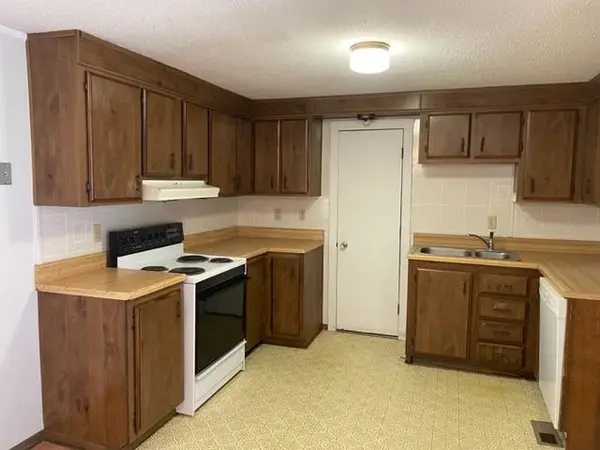 1100 E 9th, Newton, KS 67114