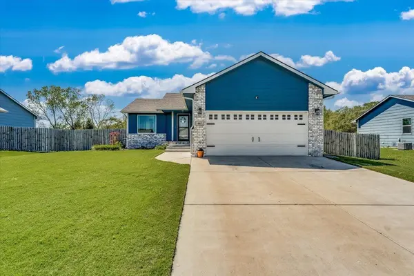 867 S Cattail Cir, Haysville, KS 67060