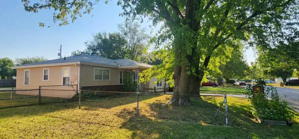 1703 E 10th St, Newton, KS 67114-2517