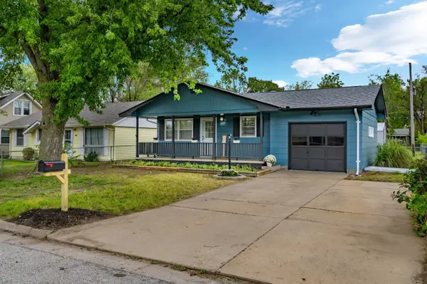 915 College Ln, Hutchinson, KS 67501