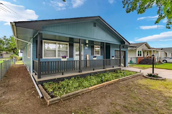 915 College Ln, Hutchinson, KS 67501