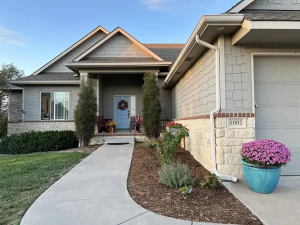 1002 E Woodstone Dr, Andover, KS 67002