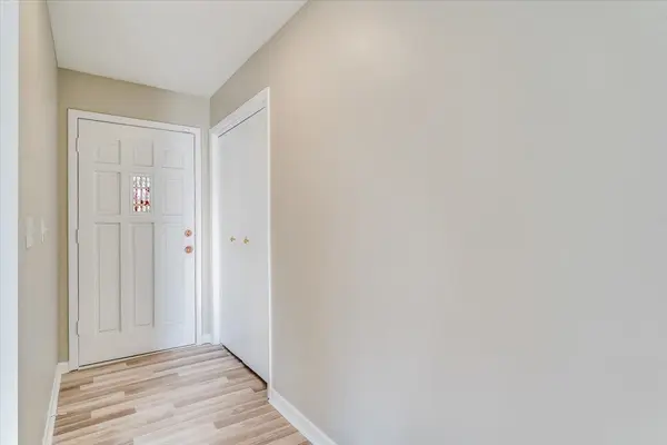 4558 Woodlow Dr, Bel Aire, KS 67220