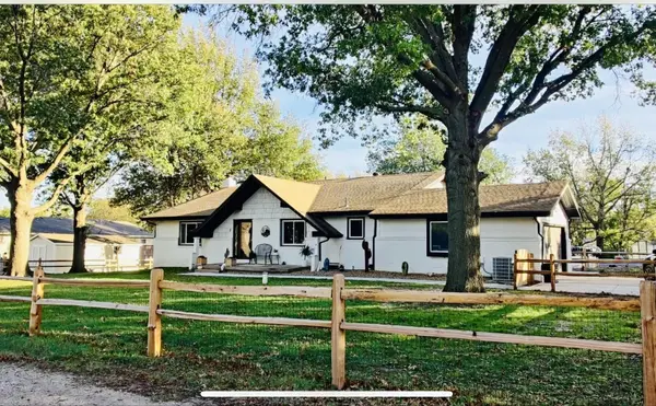 6 Tonjo Ct,  Goddard,  KS 67052