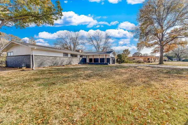 2250 N Roosevelt Ave, Wichita, KS 67220
