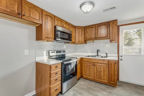 129 E Dorrell St, Haysville, KS 67060