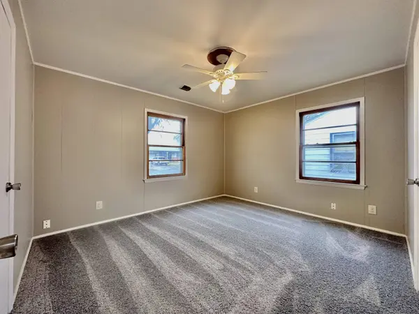 2421 S Bennett Ave, Wichita, KS 67217
