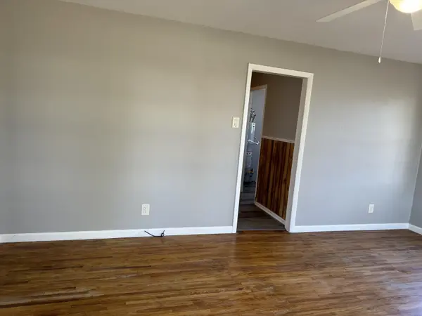 2421 S Bennett Ave, Wichita, KS 67217