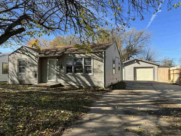 2421 S Bennett Ave, Wichita, KS 67217