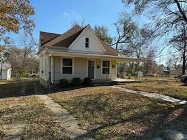 809 S 9th, Humboldt, KS 66748