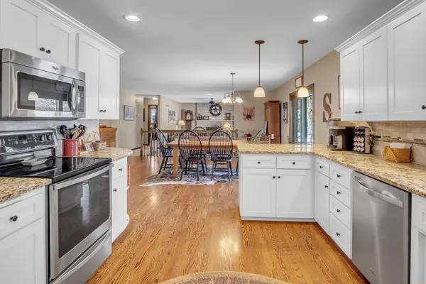 10 Sunset Dr, Hesston, KS 67062