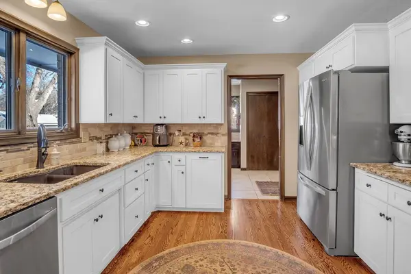 10 Sunset Dr, Hesston, KS 67062