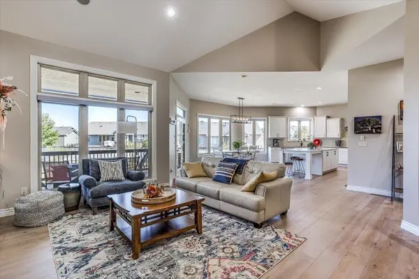2220 N Loch Lomond Ct, Wichita, KS 67228